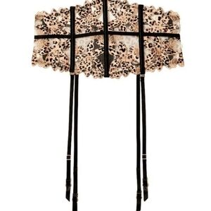 Victoria secret floral embroidery waist cincher new in package M/L